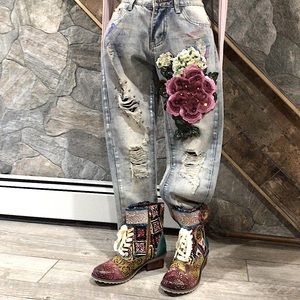 NWT Crazy 3D Embroidered Flowers beautiful jeans!